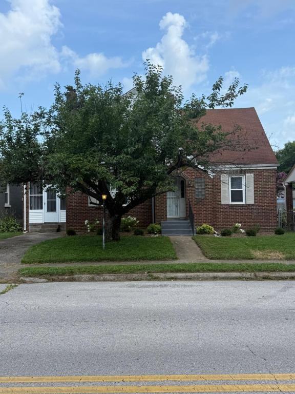318 E Park Pl - Photo 2 of 37