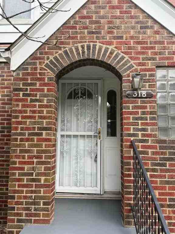 318 E Park Pl - Photo 3 of 37