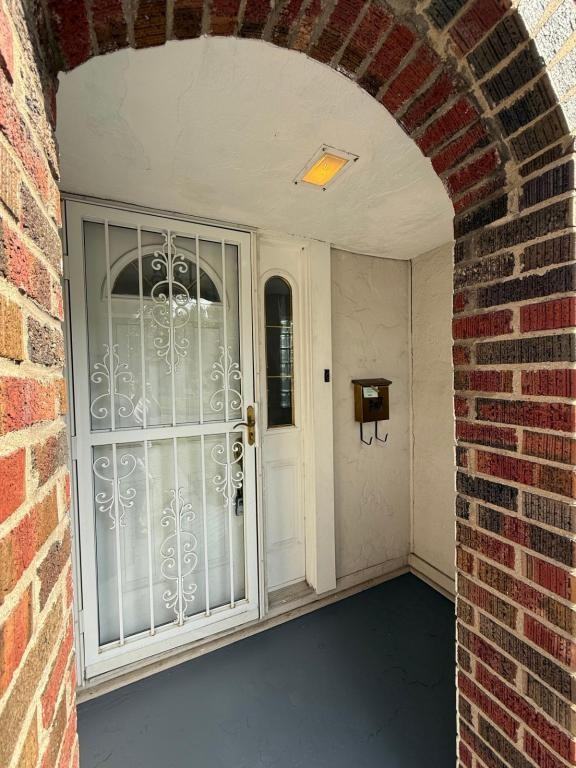 318 E Park Pl - Photo 4 of 37