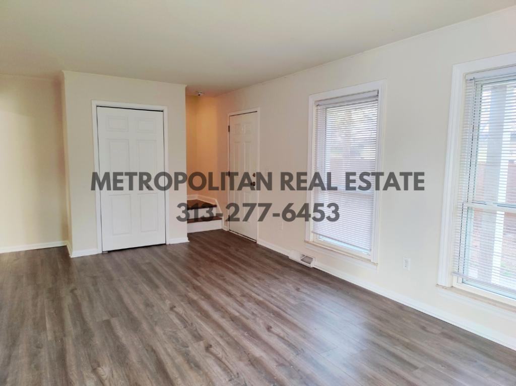 478 Robbe Ave - Photo 2 of 23