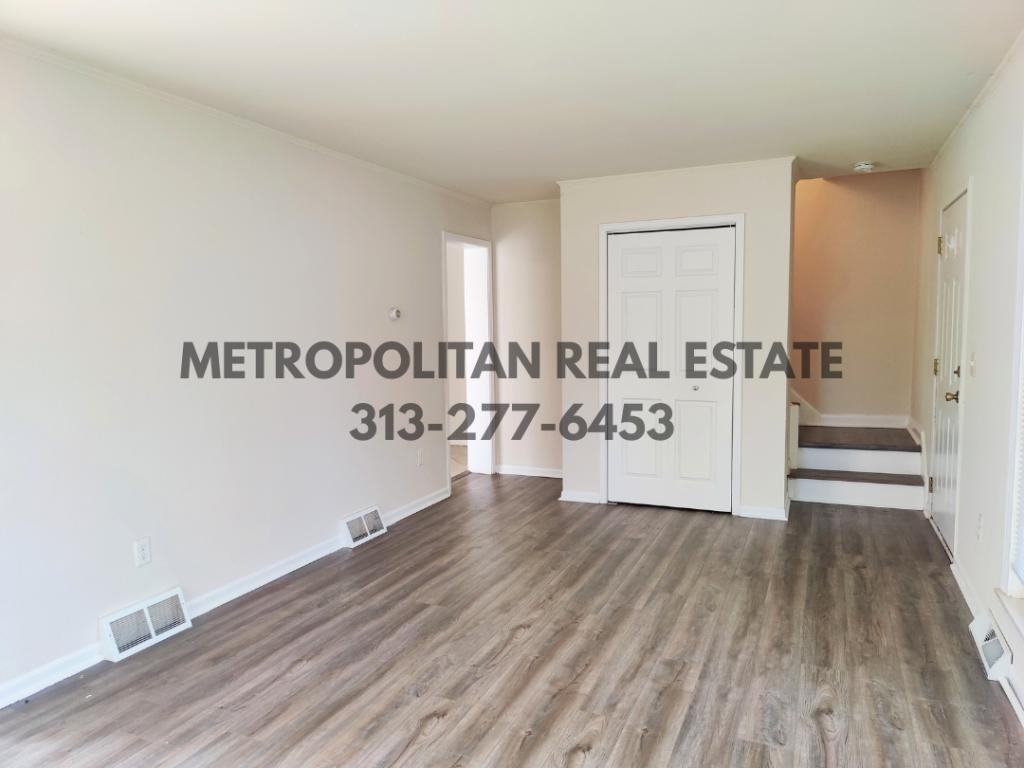 478 Robbe Ave - Photo 3 of 23