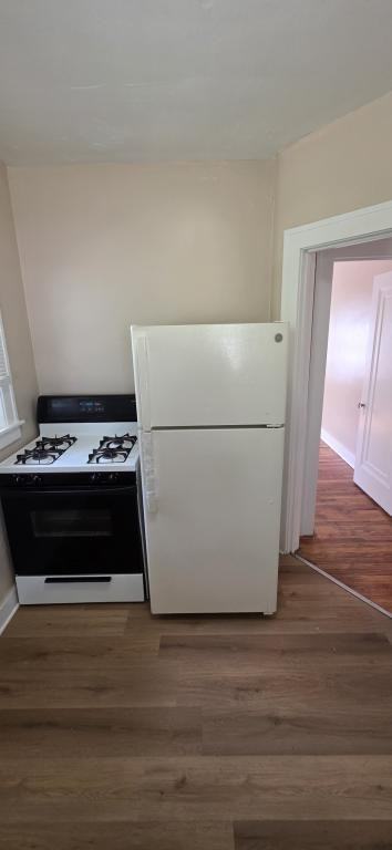 56 Waldo St - Photo 6 of 7