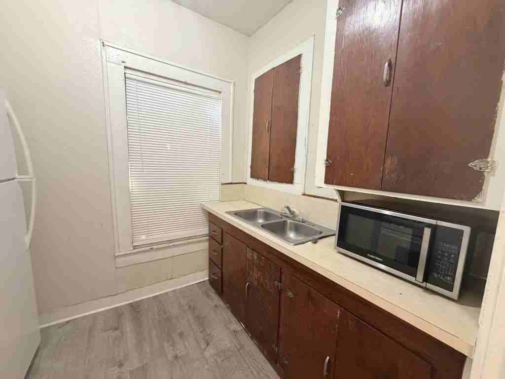 2409 Buchanan St - Photo 4 of 8