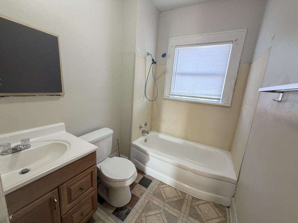 2409 Buchanan St - Photo 7 of 8