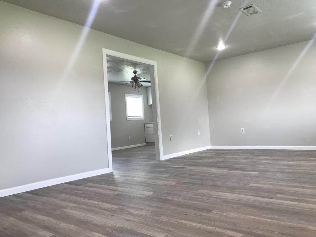 3403 Battlebell Rd - Photo 4 of 8