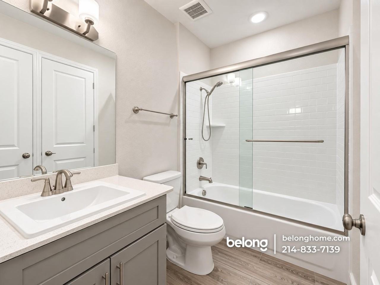 12746 Royal Oaks Ln - Photo 2 of 10