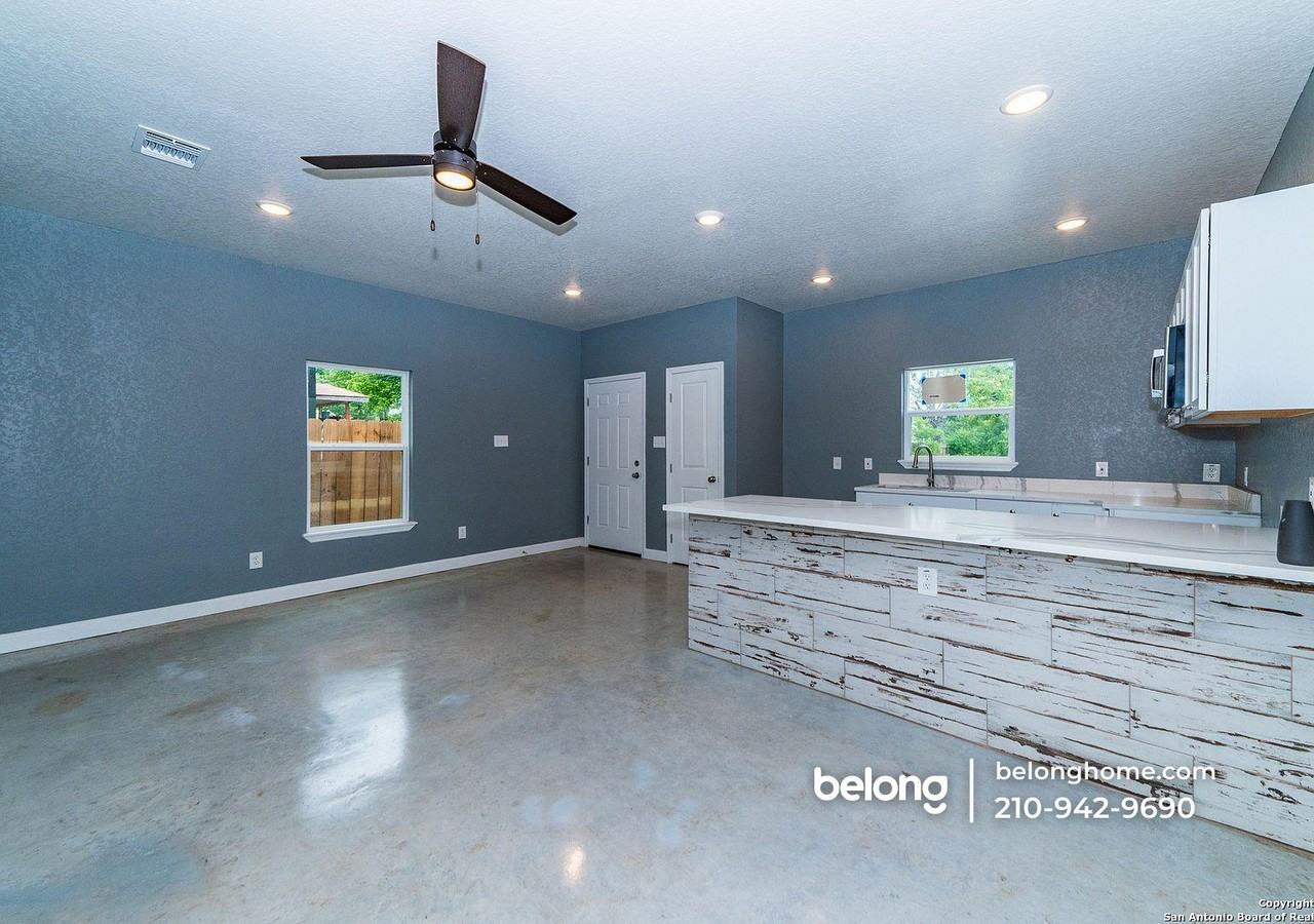 206 Roberts St #201 - Photo 5 of 24