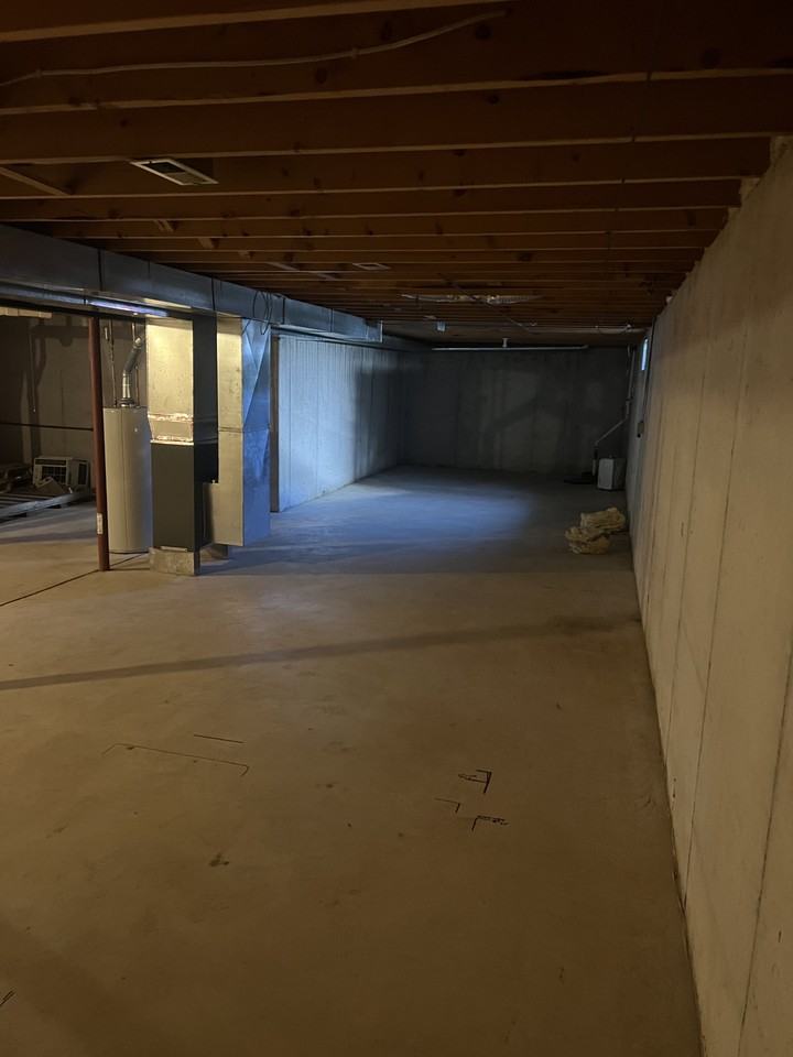 707 Columbus St #709 - Photo 2 of 12