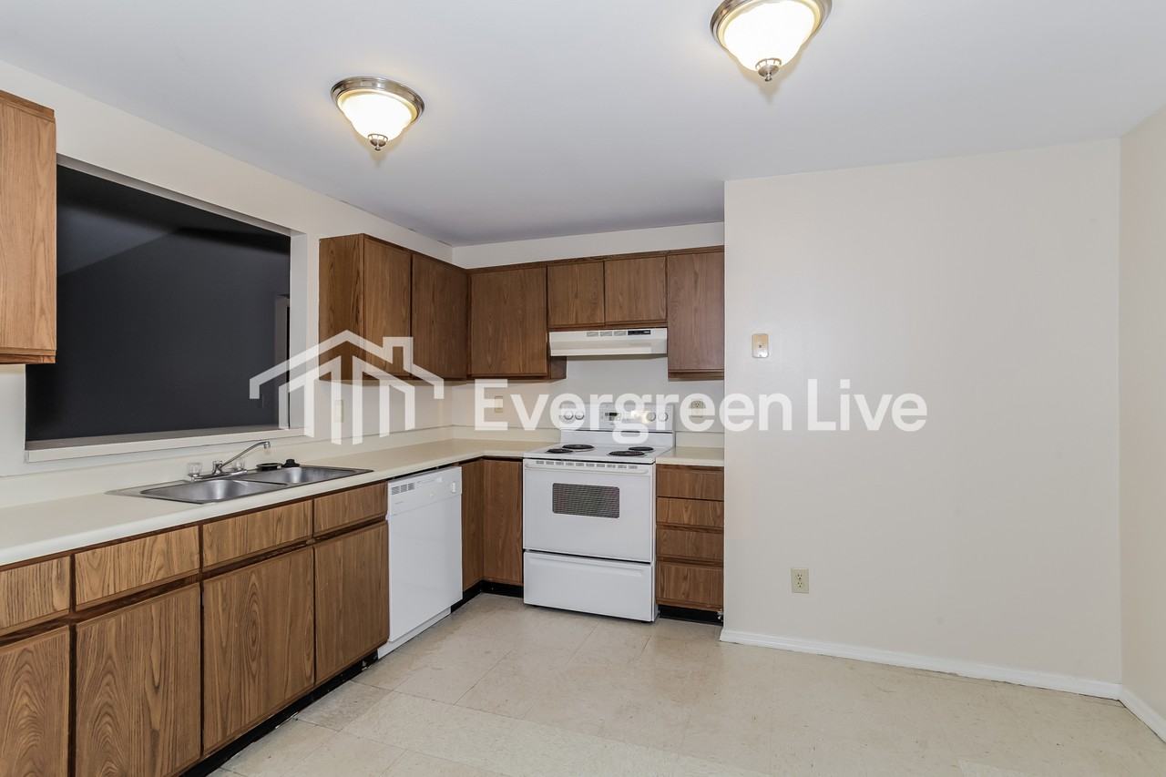 8308 Ponstone Pl - Photo 5 of 15