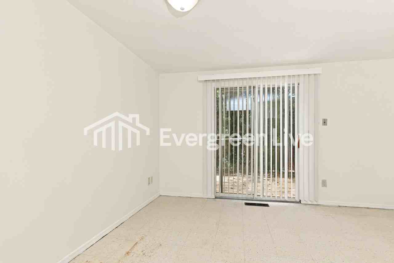 8285 Mount Carmel St - Photo 6 of 13