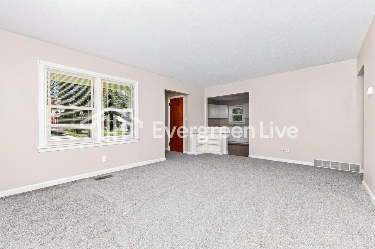 2612 Hazelwood Ave - Photo 3 of 11