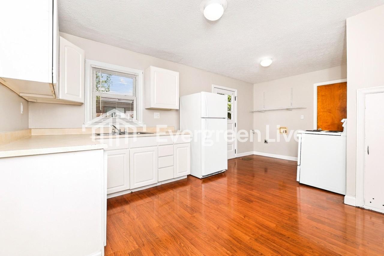 2612 Hazelwood Ave - Photo 5 of 11