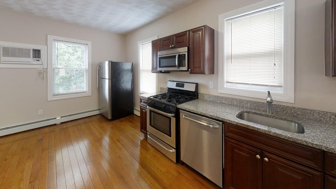 72 Pembroke Ave #72-2 - Photo 3 of 13
