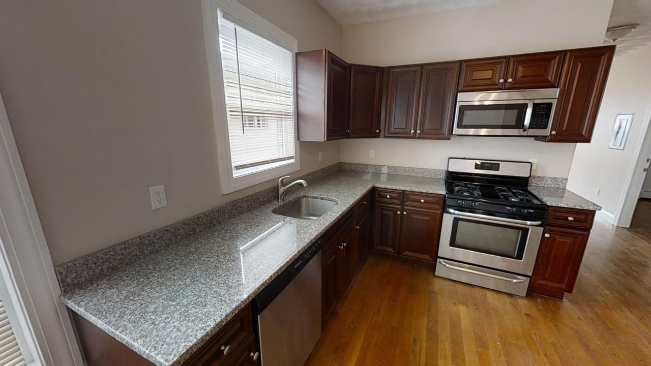 83 Pembroke Ave #83-1 - Photo 4 of 9