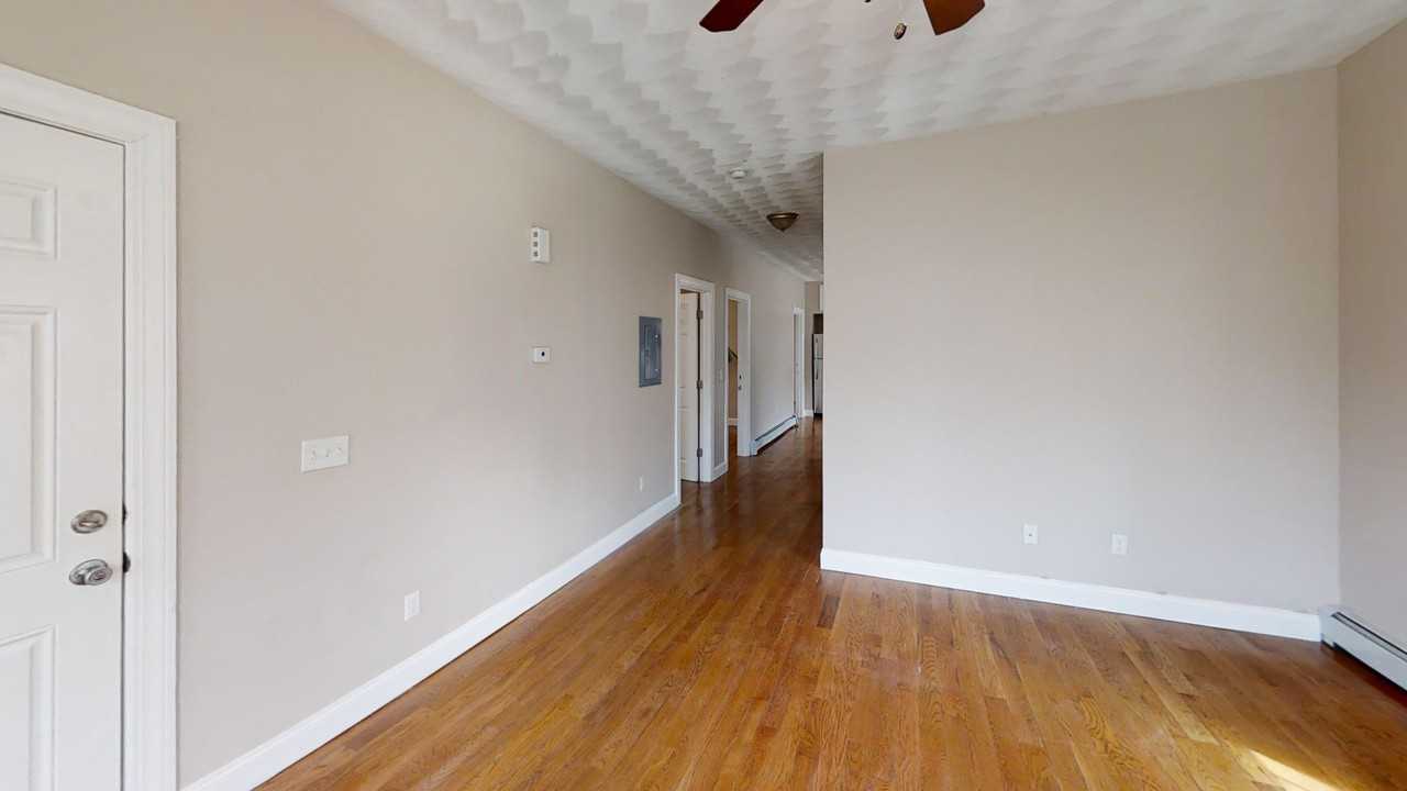 83 Pembroke Ave #83-1 - Photo 6 of 9