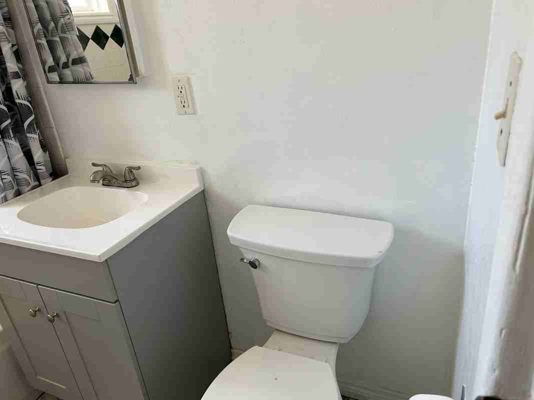 19245 Malden St - Photo 2 of 6
