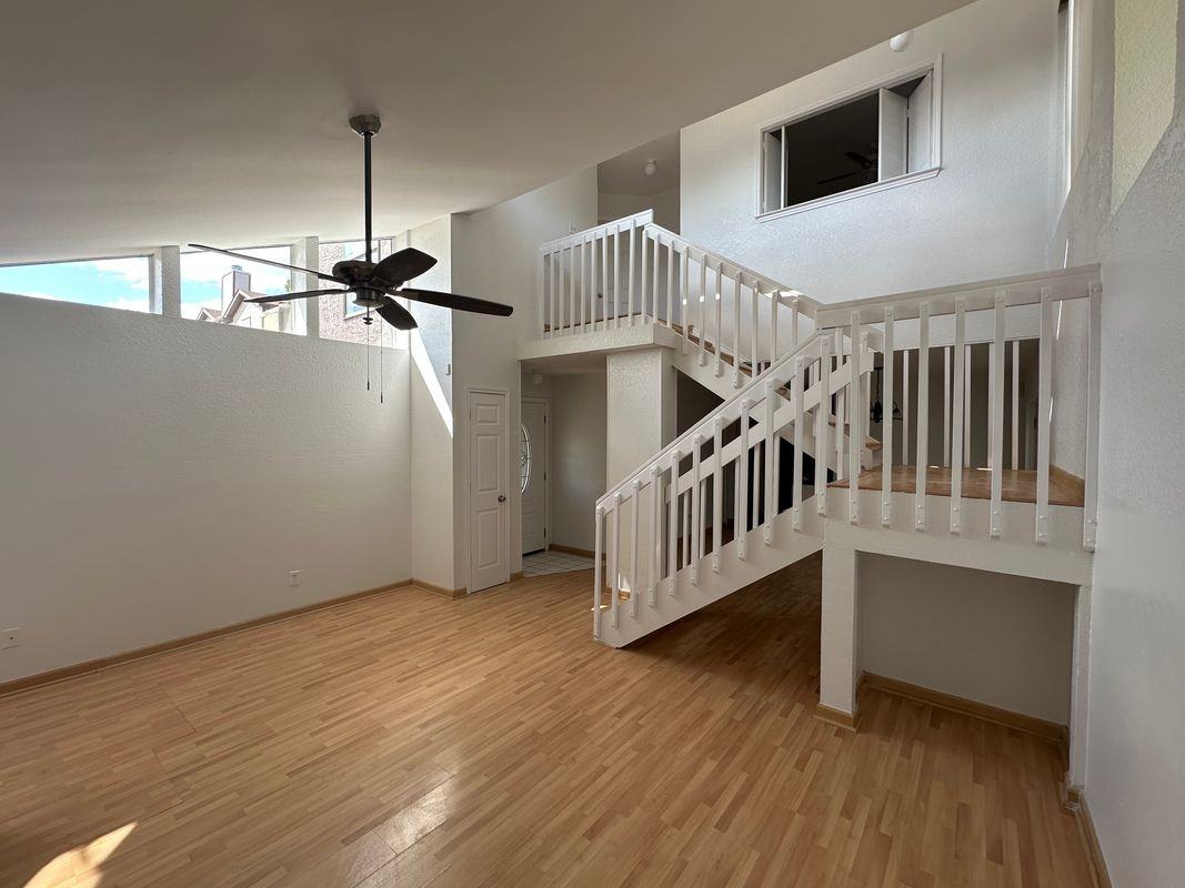 1123 Hemlock Dr - Photo 4 of 24