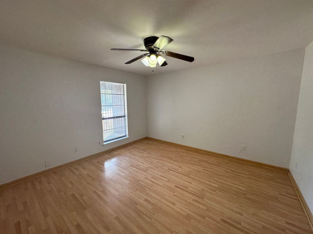 1123 Hemlock Dr - Photo 5 of 24