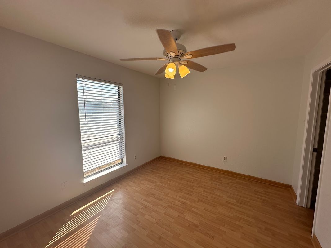 1123 Hemlock Dr - Photo 6 of 24