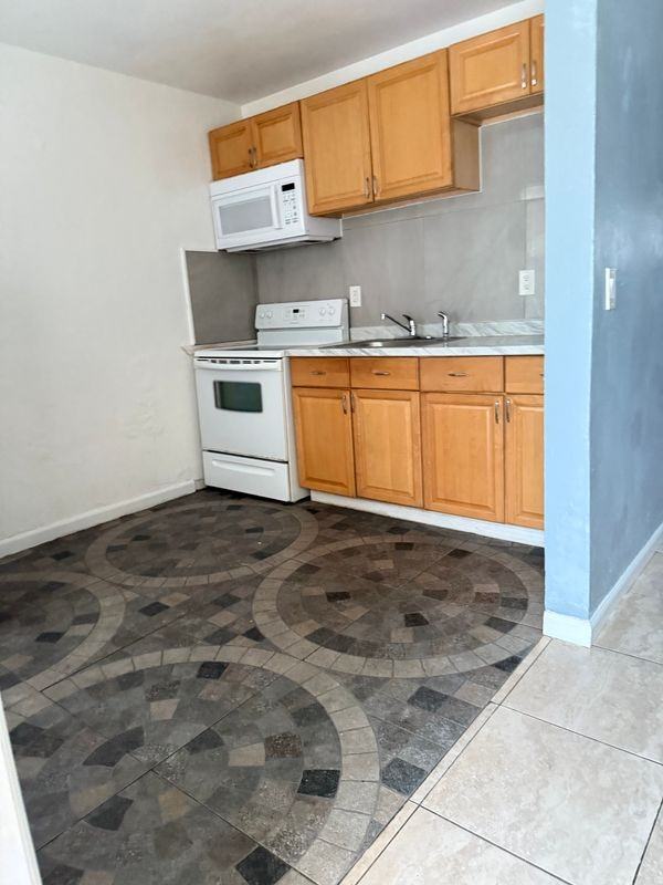 2301 Avenue S - Photo 5 of 8