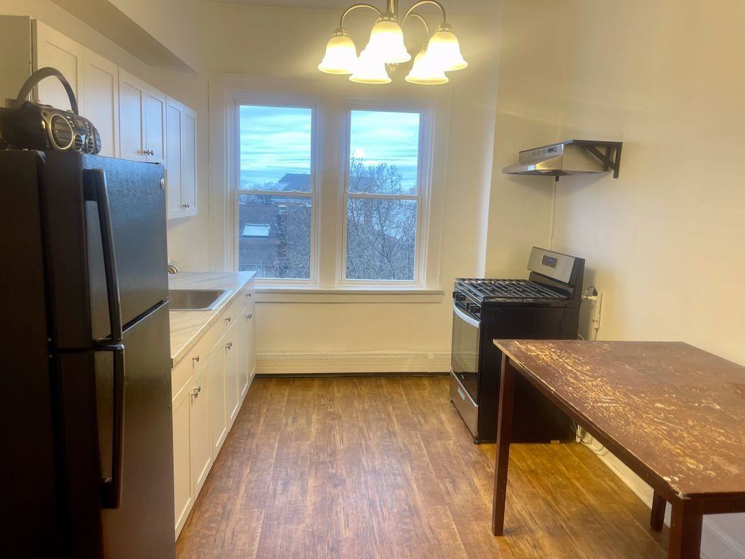 182 Farnham Ave - Photo 5 of 13