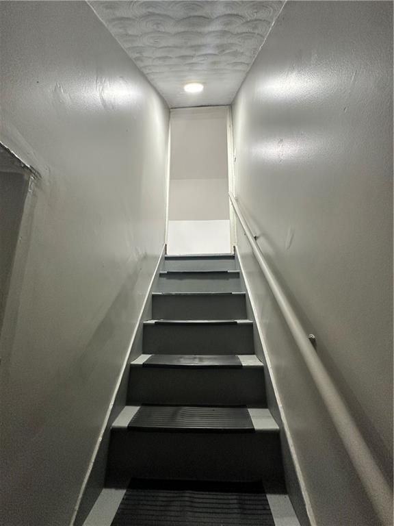 147 Warren Ave - Photo 4 of 16