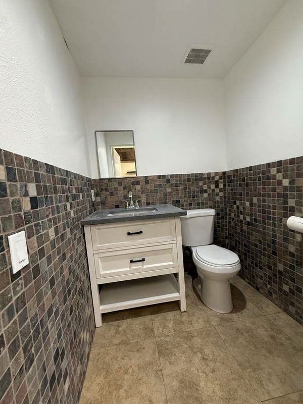 30110 Crown Valley Pkwy - Photo 2 of 8