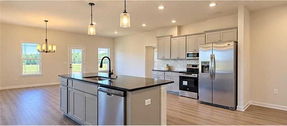 325 Caroline Pl - Photo 4 of 14
