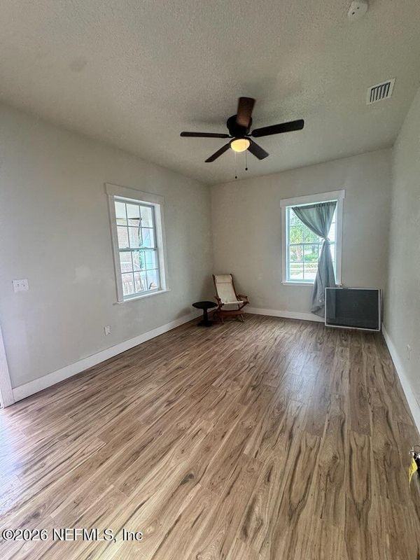 1311 Evergreen Ave - Photo 7 of 10