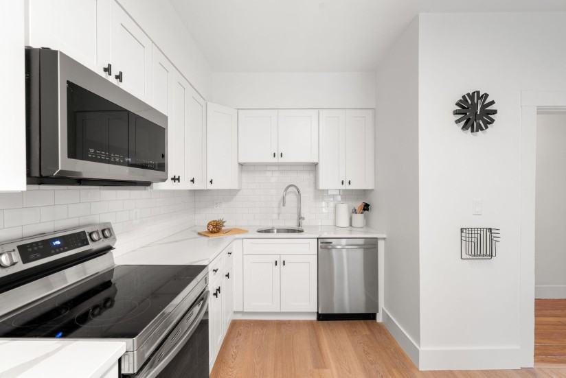 1 Bed / 1 Bath Apartment in Brighton - Photo 2 of 20