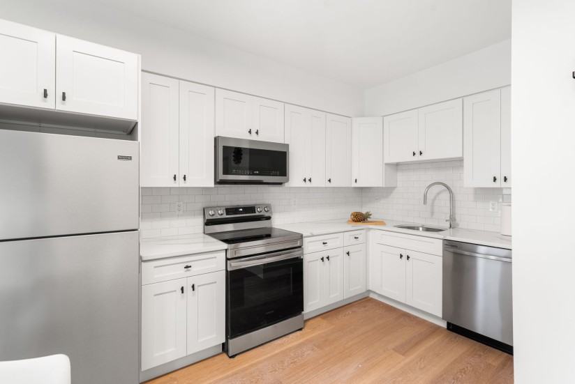 1 Bed / 1 Bath Apartment in Brighton - Photo 3 of 20