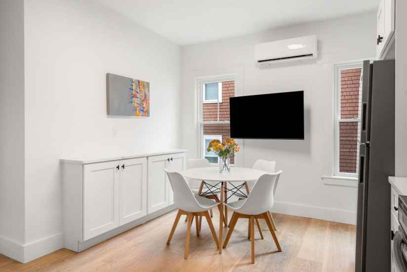 1 Bed / 1 Bath Apartment in Brighton - Photo 4 of 20