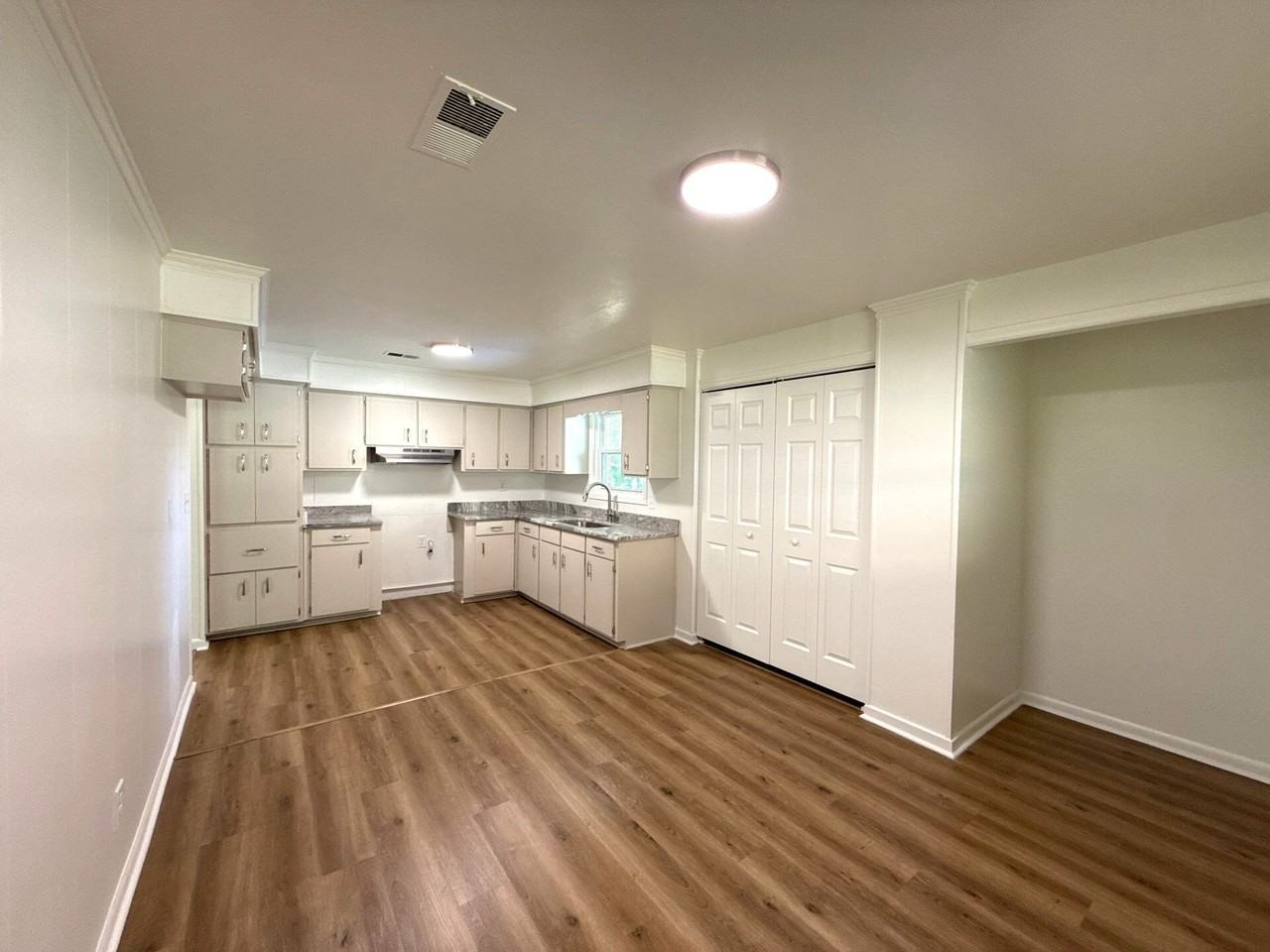 3221 Doyle Ave - Photo 3 of 9