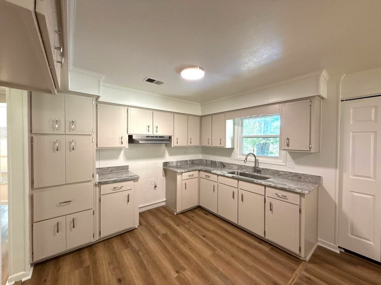 3221 Doyle Ave - Photo 4 of 9