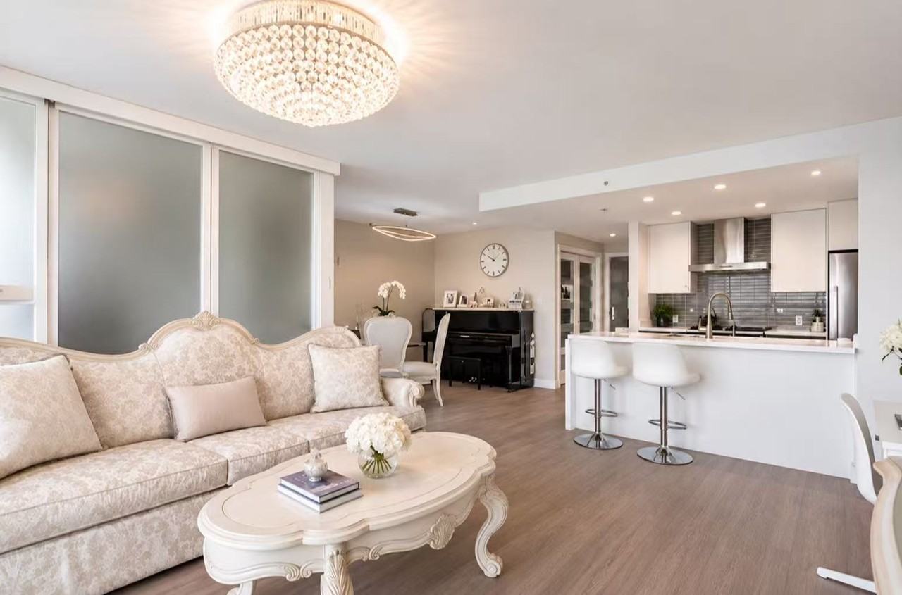 400 Beach Crescent - Photo 3 of 10