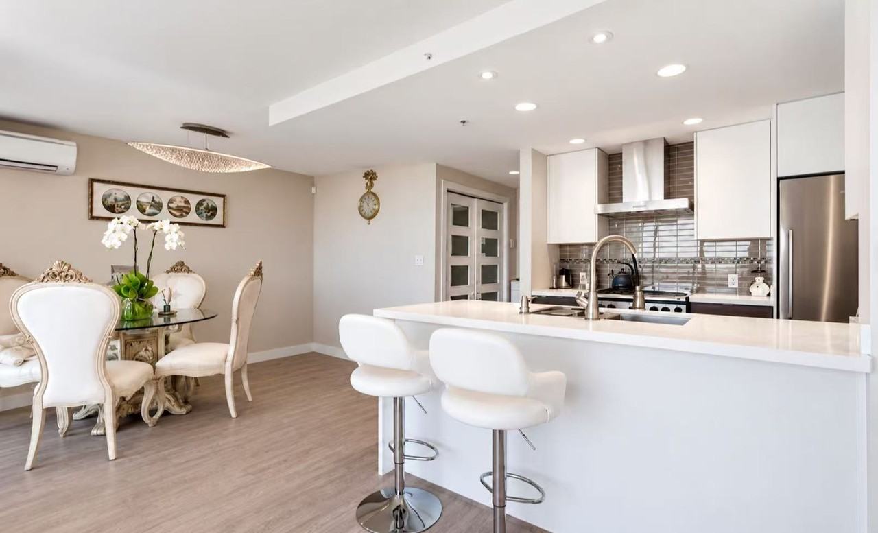 400 Beach Crescent - Photo 4 of 10
