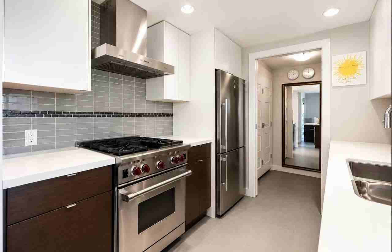 400 Beach Crescent - Photo 2 of 10
