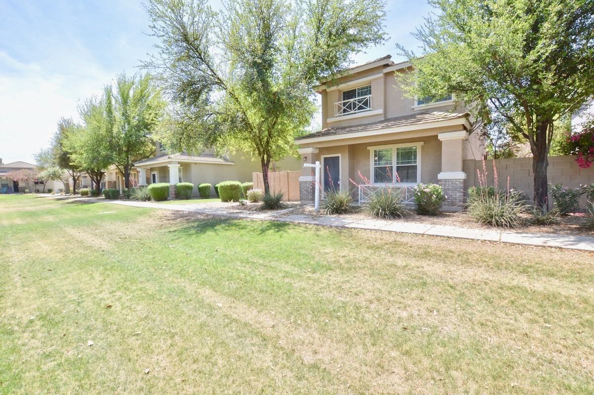 1543 S Longspur Ln - Photo 2 of 24