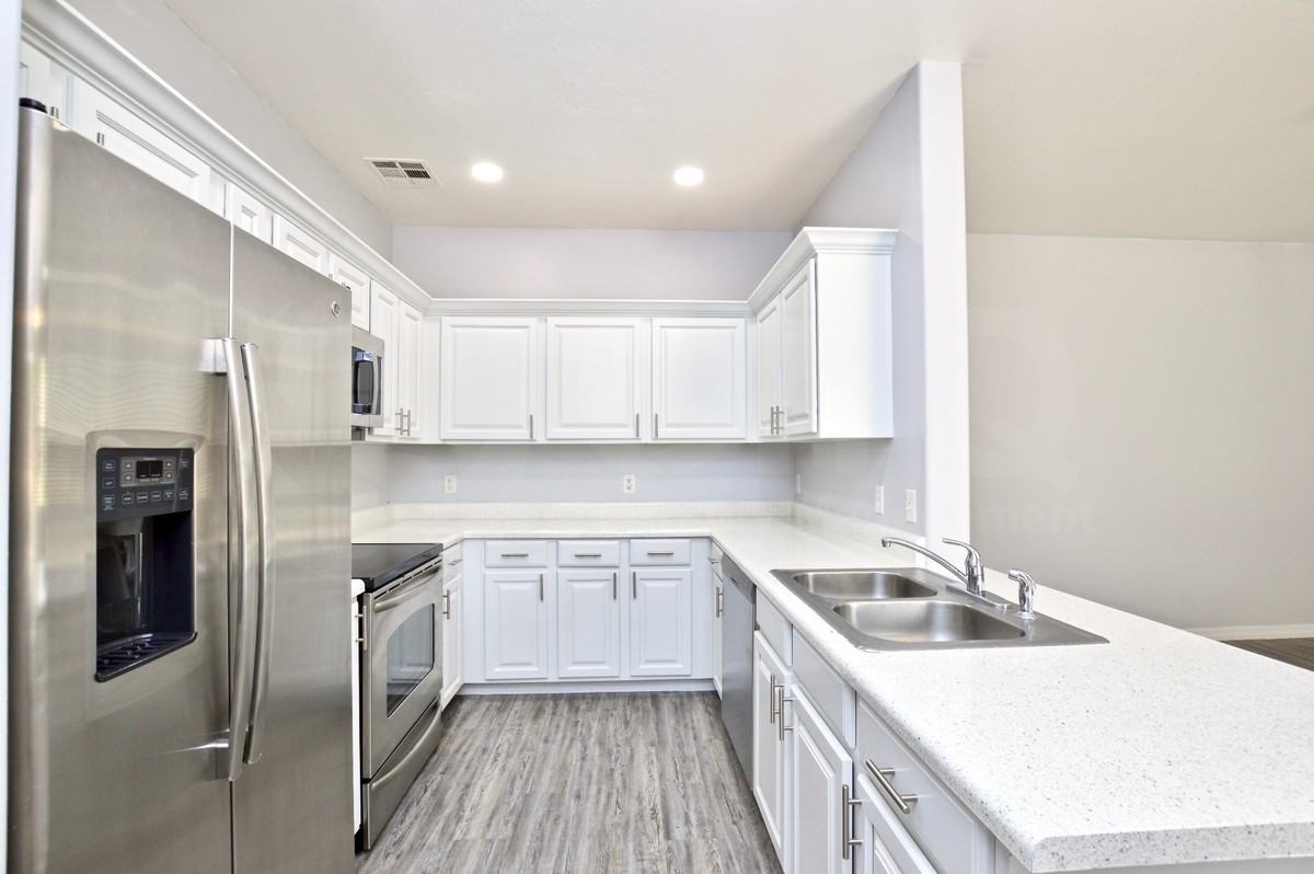 1543 S Longspur Ln - Photo 3 of 24