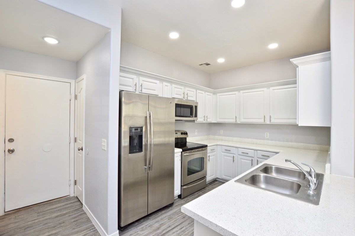 1543 S Longspur Ln - Photo 4 of 24