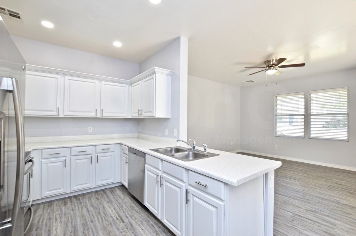 1543 S Longspur Ln - Photo 5 of 24