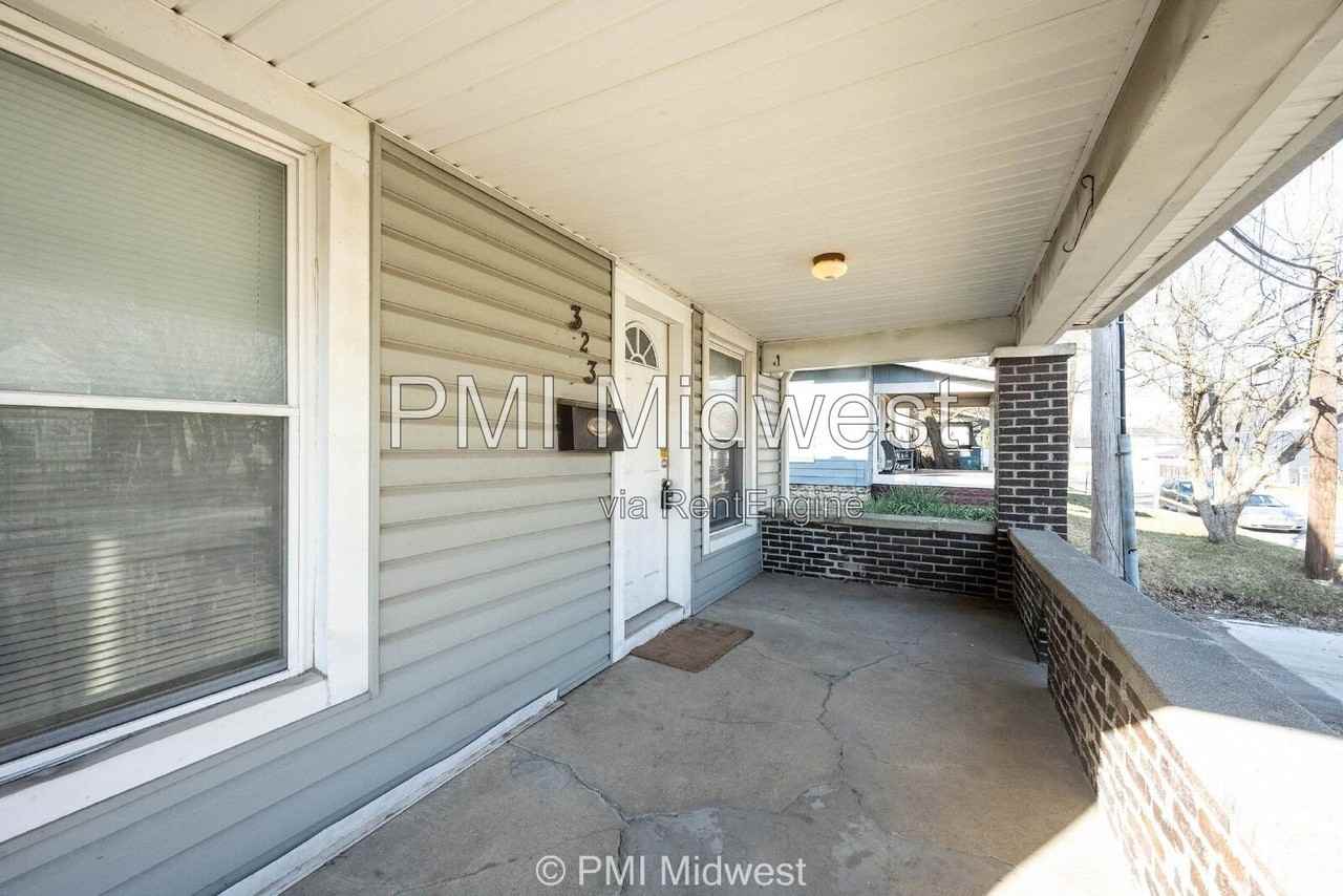 323 W 40th St - Photo 2 of 25
