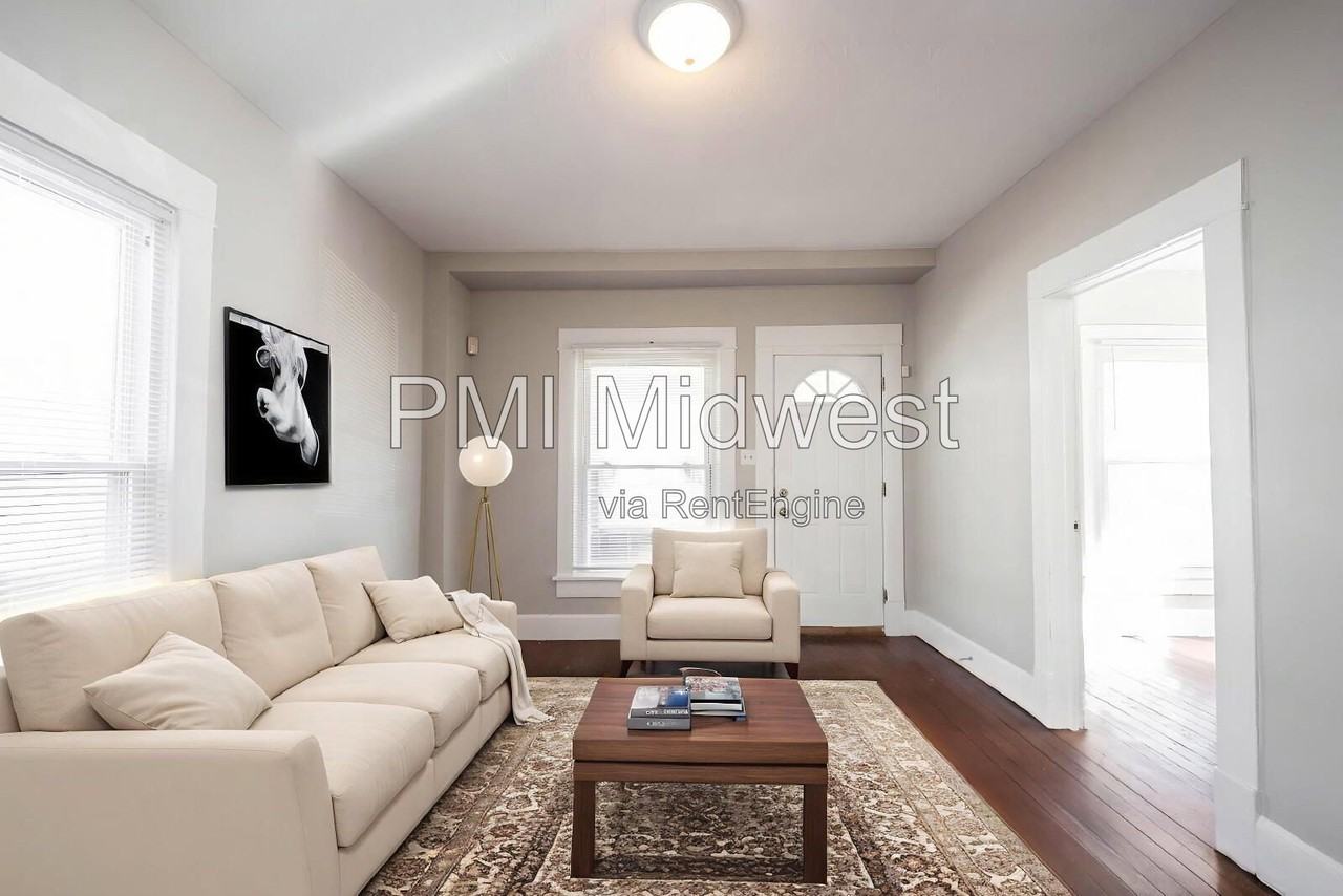323 W 40th St - Photo 4 of 25