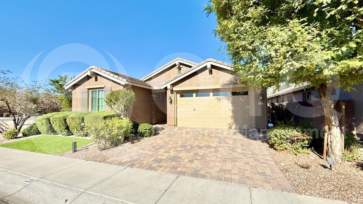 220 E Horseshoe Dr - Photo 3 of 24