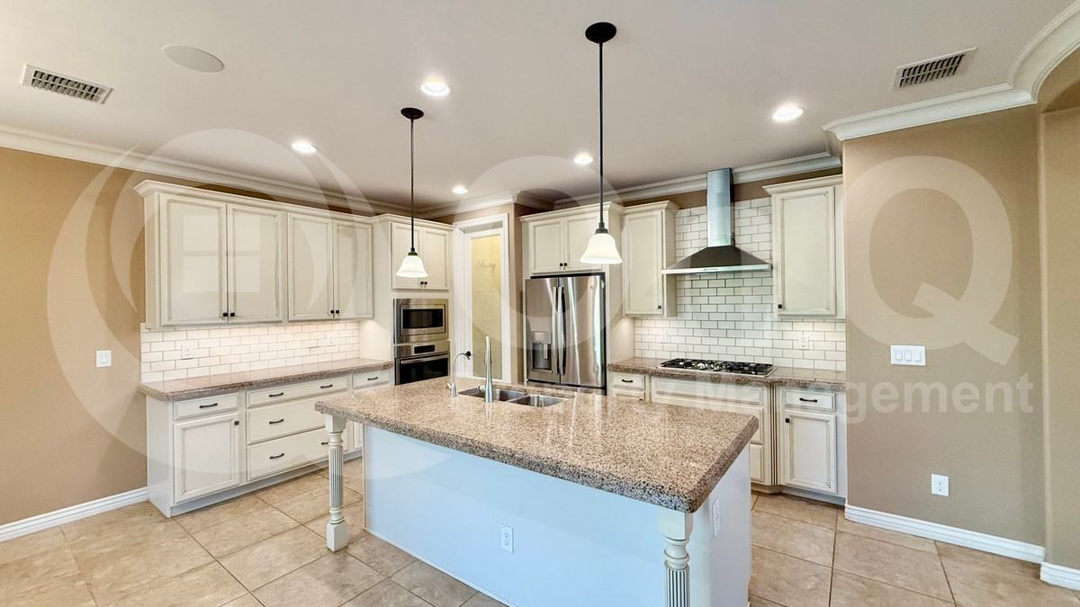220 E Horseshoe Dr - Photo 4 of 24