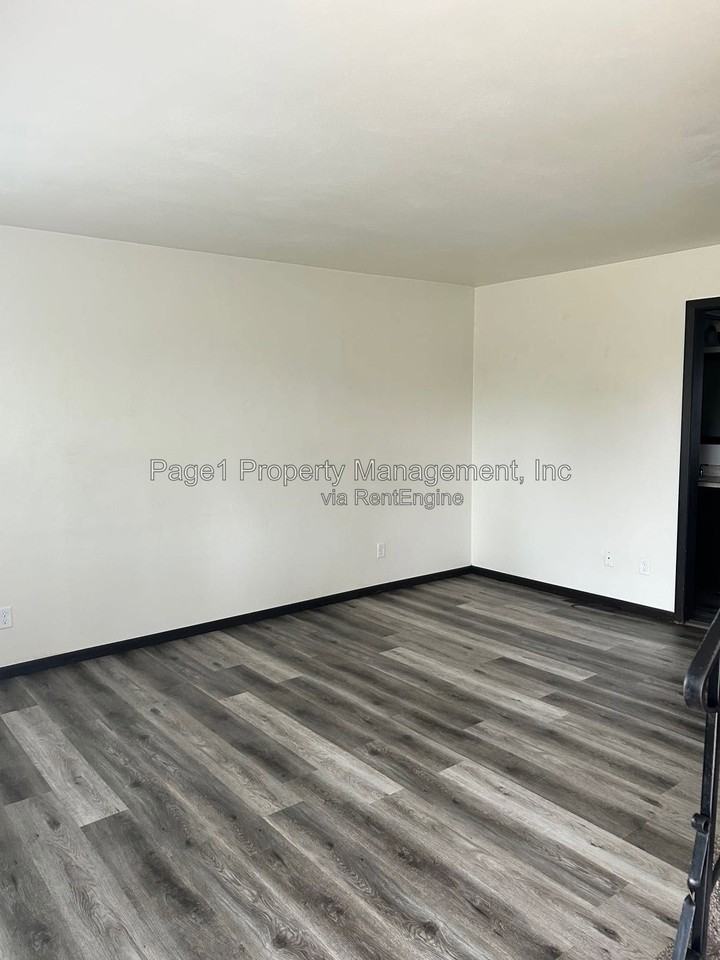 2918 Grinnell Ct #13 - Photo 4 of 10