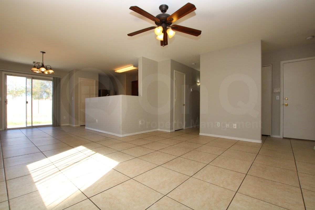 2032 S 71st Ln - Photo 6 of 17