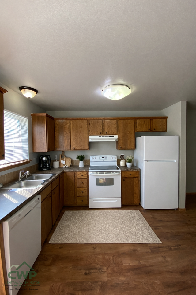 3413 Cascade Loop - Photo 2 of 13