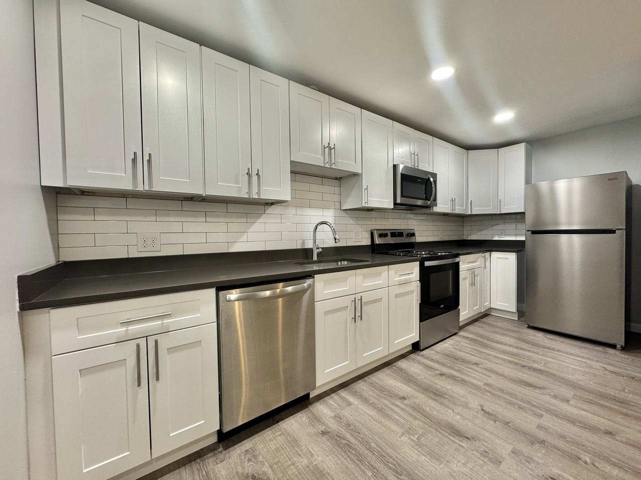 437 Sunderland Rd #E - Photo 5 of 16