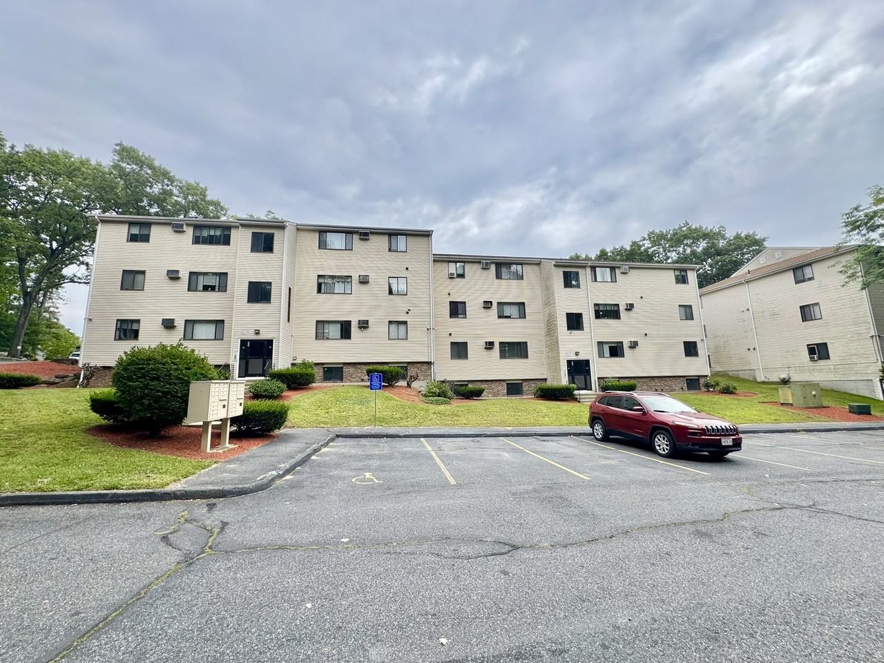 437 Sunderland Rd #E - Photo 6 of 16